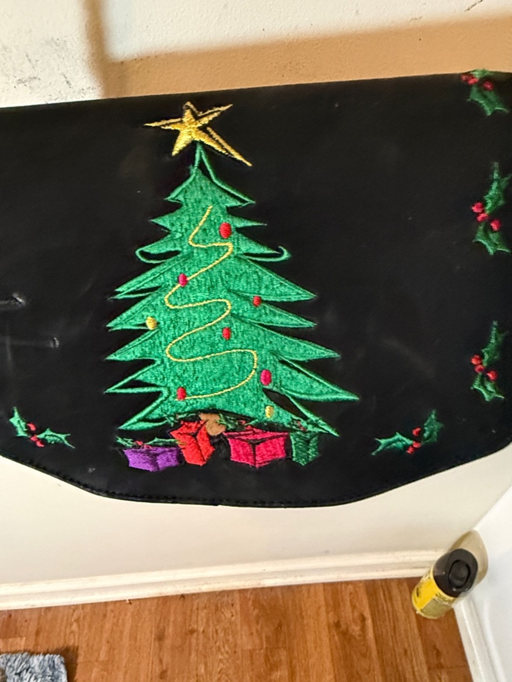 Vintage J. Renee Black Embroidered Christmas Tree Crossbody Bag or clutch - Picture 4 of 6